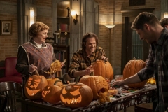 Supernatural -- "Last Holiday" -- Image Number: SN1514B_0108r.jpg -- Pictured (L-R): Meagen Fay as Mrs. Butters, Jared Padalecki as Sam and Jensen Ackles as Dean -- Photo: Colin Bentley/The CW -- © 2020 The CW Network, LLC. All Rights Reserved.
