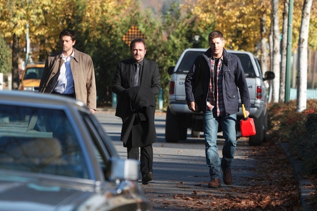 Supernatural -- "Road Trip" -- Image SN910a_0225 -- Pictured (L-R): Misha Collins as Castiel, Mark Sheppard as Crowley, and Jensen Ackles as Dean -- Credit: Michael Courtney/The CW --  &copy; 2014 The CW Network, LLC. All Rights Reserved