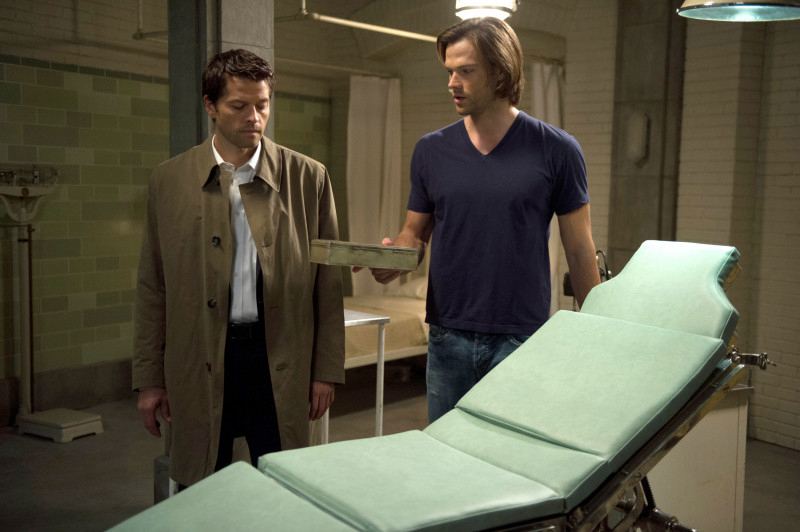Supernatural -- "First Born" -- Image SN911a_0008 -- Pictured (L-R): Misha Collins as Castiel and Jared Padalecki as Sam -- Credit: Diyah Pera/The CW -- &copy; 2014 The CW Network, LLC. All Rights Reserved