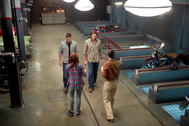 Supernatural -- "Slumber Party" -- Image SN904b_0037 -- Pictured (L-R): Jensen Ackles as Dean, Felicia Day as Charlie, Jared Padalecki as Sam, and Tiio Horn as Dorothy -- Credit: Diyah Pera/The CW --  © 2013 The CW Network, LLC. All Rights Reserved