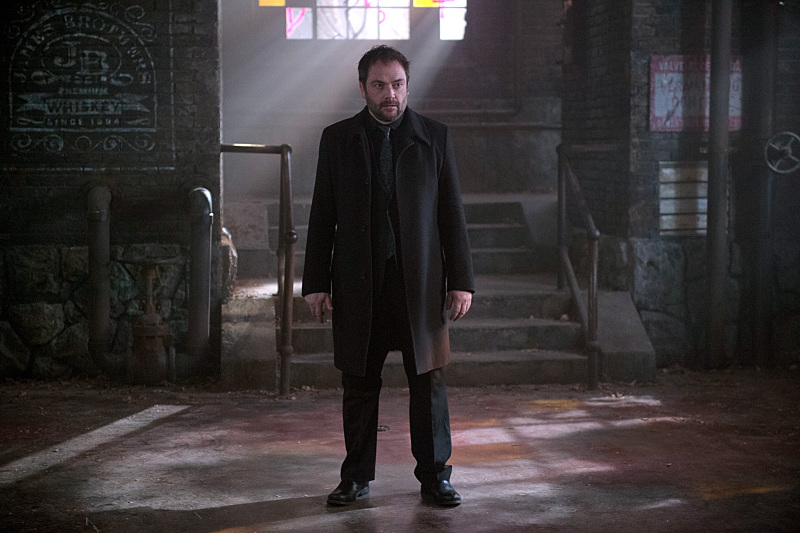 Supernatural -- "Out of the Darkness, Into the Fire" -- Image SN1102A_0074.jpg -- Pictured: Mark Sheppard as Crowley -- Photo: Diyah Pera/The CW -- ÃÂ© 2015 The CW Network, LLC. All Rights Reserved.